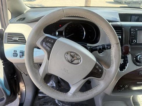 Used 2013 Toyota Sienna XLE AWD/4WD image 15