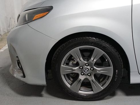 Certified 2020 Toyota Sienna SE FWD image 5
