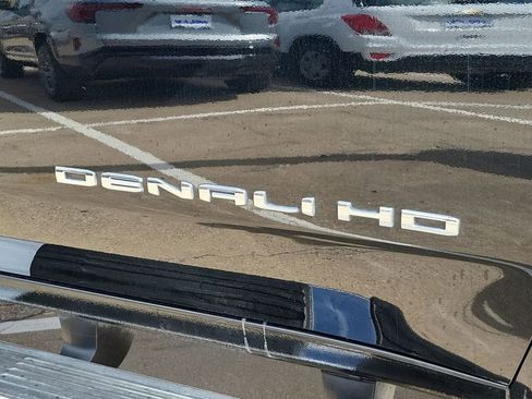 Used 2024 GMC Sierra 2500 Denali image 32