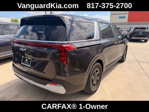 Used 2025 Kia Carnival image 4