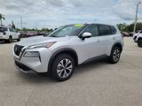 Used 2021 Nissan Rogue SV image 2