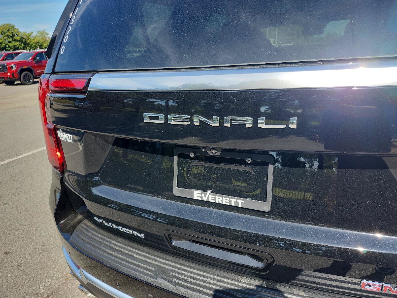 New 2027 GMC Yukon Denali w/ Sun & Power Step Package AWD/4WD image 4