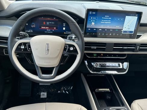 Used 2025 Lincoln Corsair FWD w/ Equipment Group 101A image 15