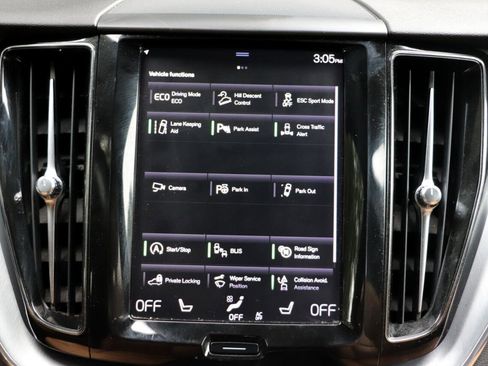 Used 2018 Volvo XC60 T5 Momentum w/ Vision Package image 22