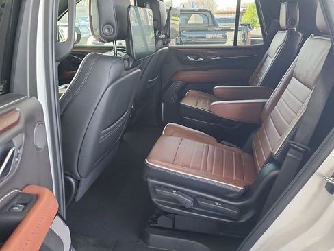 Certified 2024 GMC Yukon Denali Ultimate w/ LPO, Floor Liner Package AWD/4WD image 25