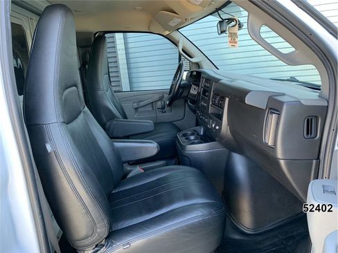 Used 2023 GMC Savana 3500 Cutaway Van w/ Power Convenience Package image 26