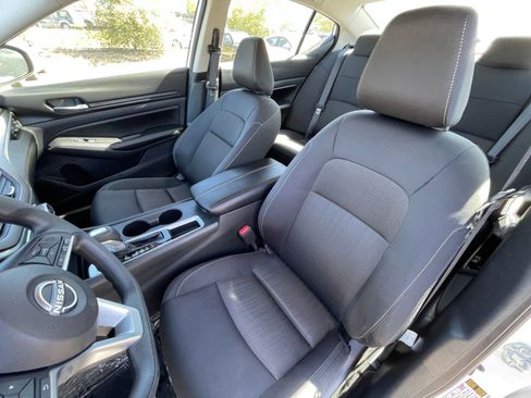 Used 2025 Nissan Altima 2.5 SV image 36