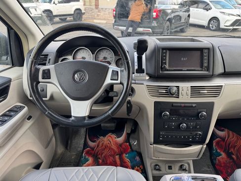 Used 2010 Volkswagen Routan SEL Premium FWD image 12