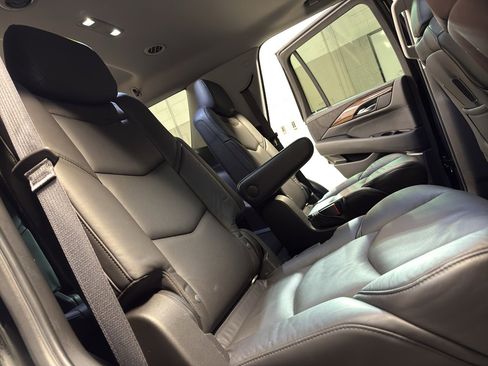 Used 2019 Cadillac Escalade Luxury w/ Escalade Sport Edition image 27