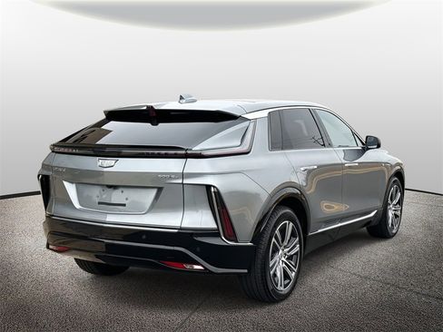 Used 2025 Cadillac Lyriq Luxury w/ LPO, Floor Liner Package image 2