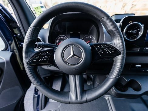 Used 2025 Mercedes-Benz Sprinter 2500 image 11