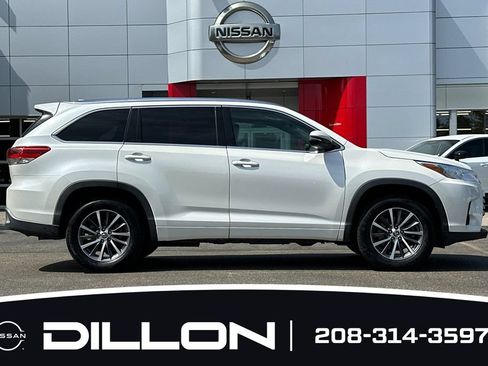 Used 2018 Toyota Highlander XLE w/ Carpet Mat Package (TMS) FWD image 3