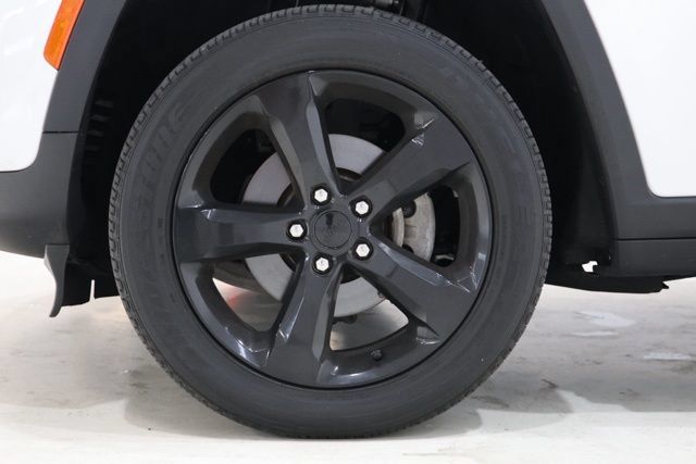 Used 2023 Jeep Grand Cherokee Altitude AWD/4WD image 9