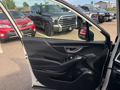 Used 2020 Subaru Forester Premium AWD/4WD image 36