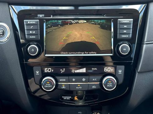 Used 2018 Nissan Rogue SV image 27