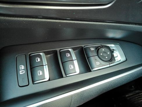 Used 2023 Kia Sorento S w/ Panoramic Sunroof Package image 33