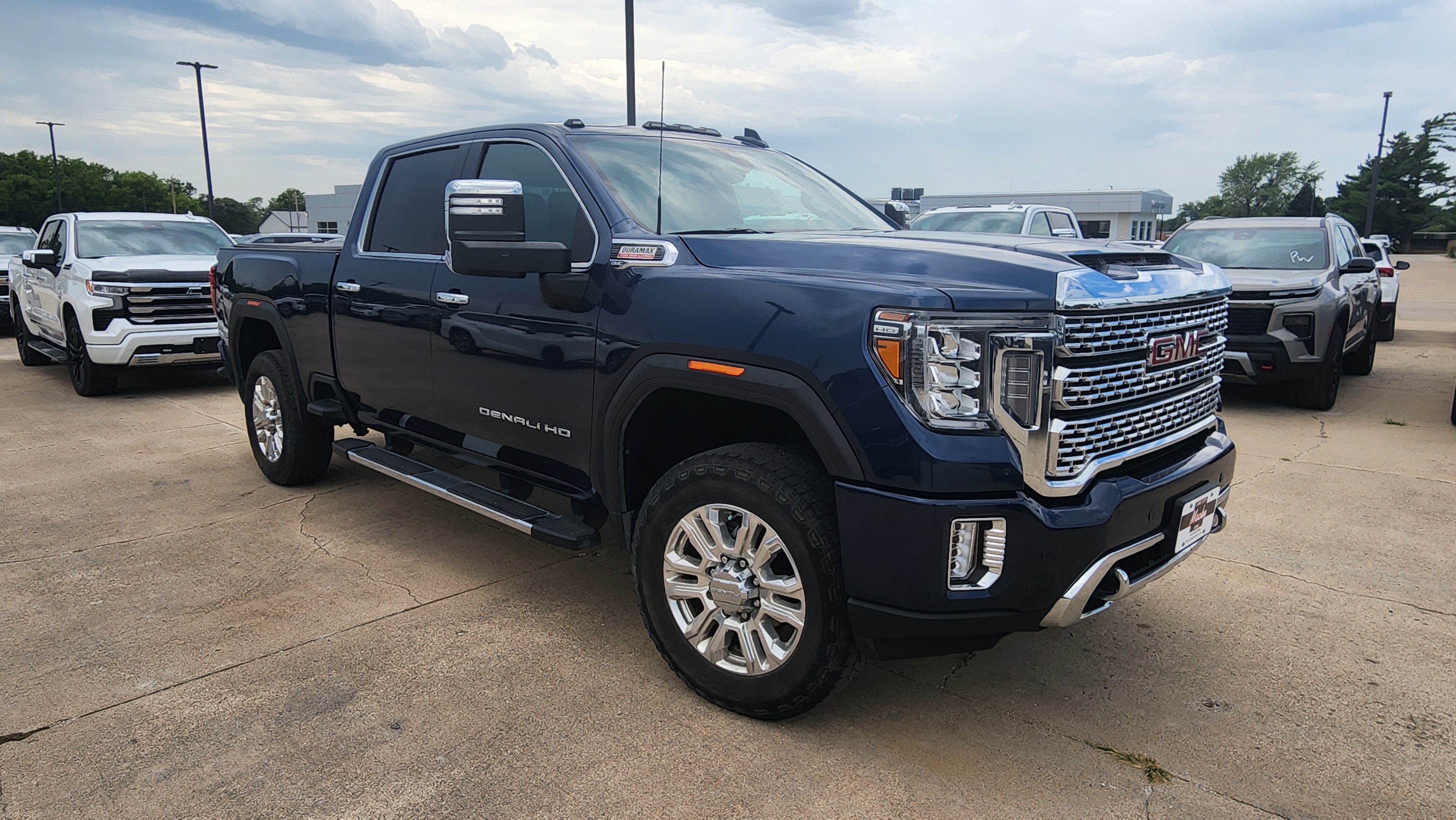 Used 2023 GMC Sierra 2500 Denali w/ Denali Ultimate Package AWD/4WD image 3