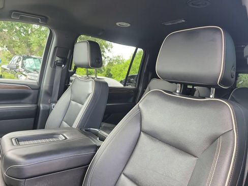Used 2023 Chevrolet Suburban Premier AWD/4WD image 21