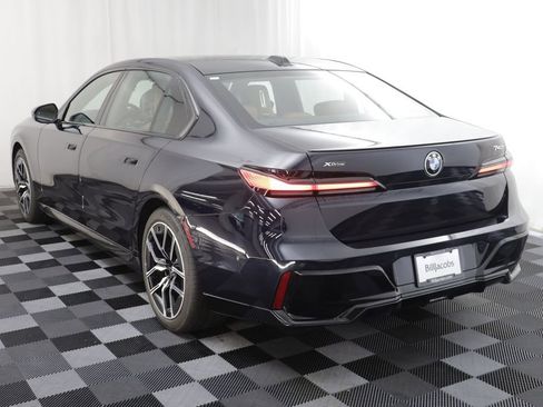 Certified 2025 BMW 740i xDrive w/ Premium Package AWD/4WD image 17