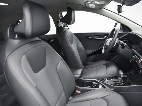 Used 2023 Kia Niro EX image 16