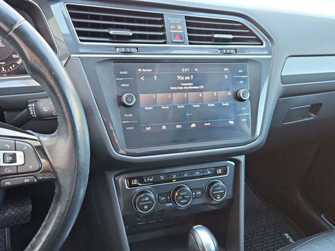 Used 2018 Volkswagen Tiguan SEL Premium AWD/4WD image 28