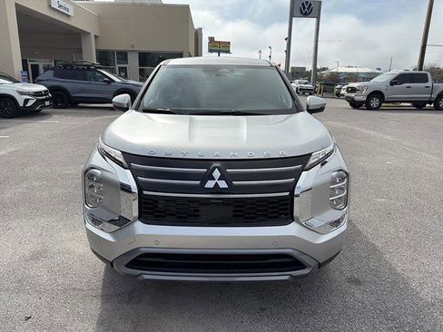 New 2026 Mitsubishi Outlander SE image 2