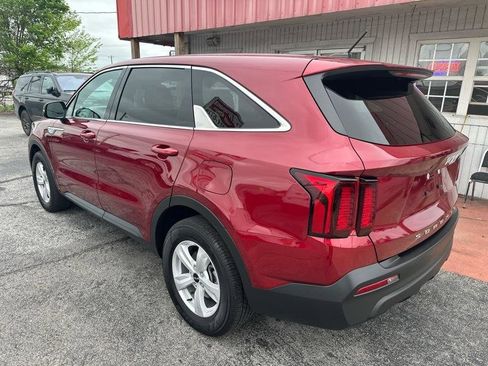 Used 2022 Kia Sorento LX image 11