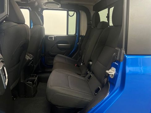 Used 2022 Jeep Gladiator Sport image 27