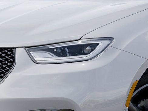 New 2026 Chrysler Pacifica Select FWD image 10
