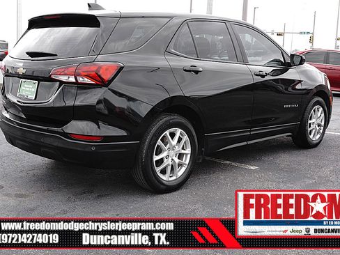 Used 2022 Chevrolet Equinox LS w/ Driver Confidence II Package image 5