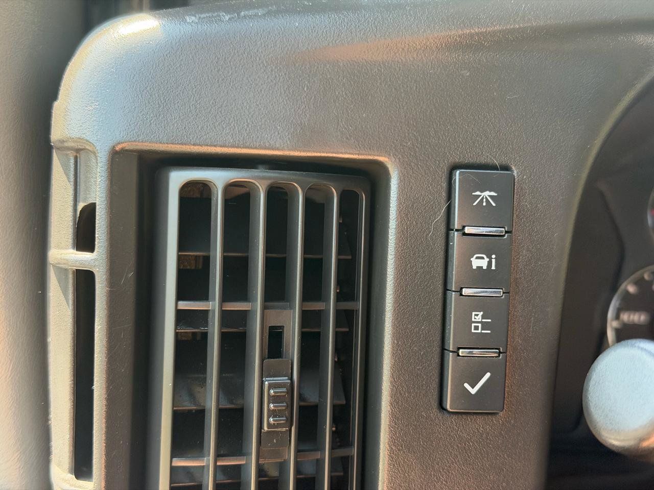 Used 2013 Chevrolet Express 1500 AWD image 21