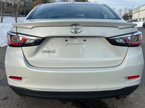 Used 2019 Toyota Yaris LE FWD image 9