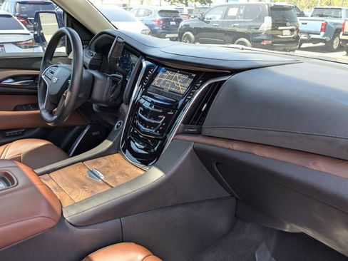 Used 2016 Cadillac Escalade ESV Premium image 23