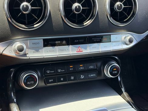 Used 2018 Kia Stinger GT2 RWD image 9