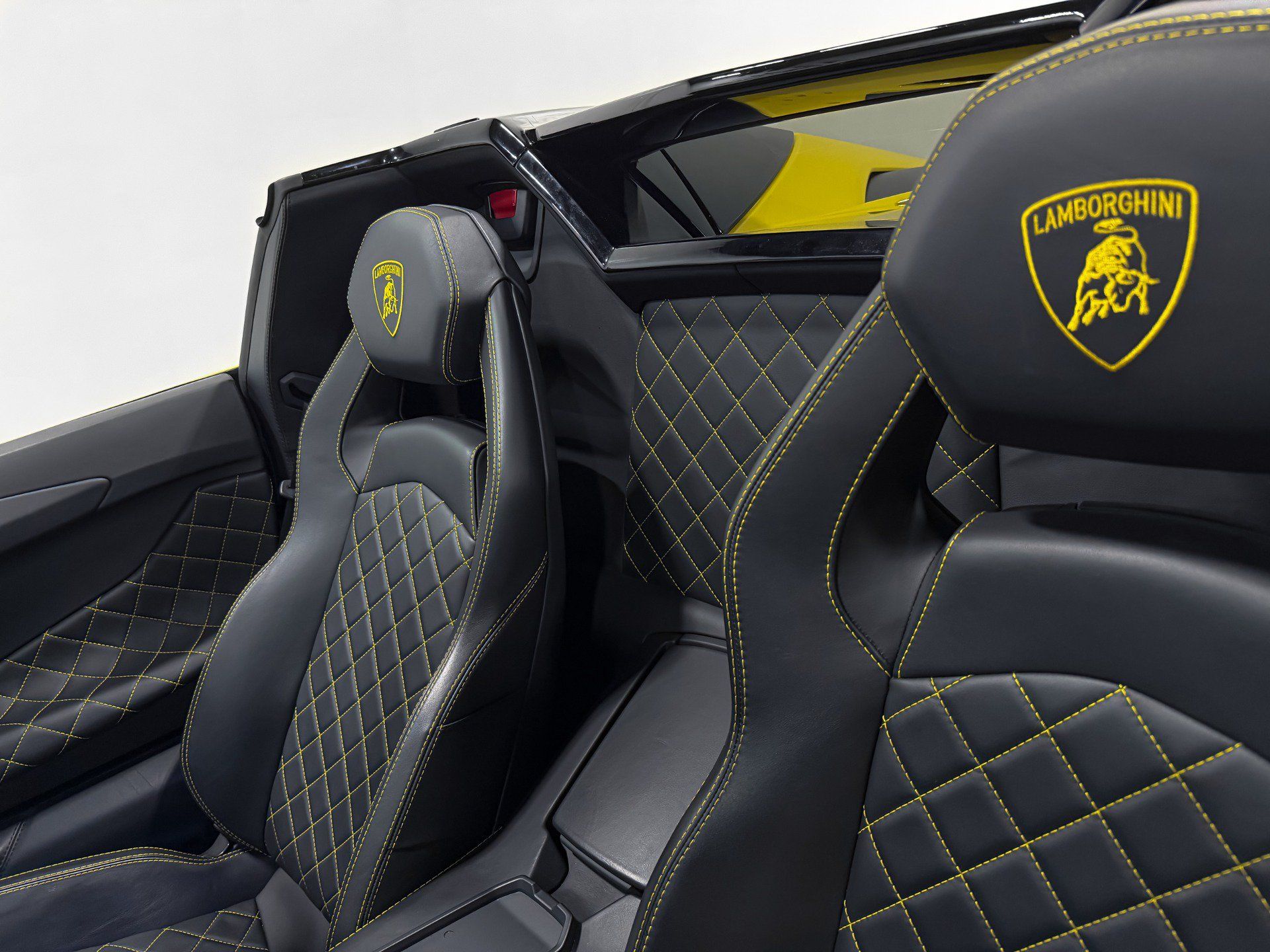 Used 2018 Lamborghini Aventador S AWD/4WD image 14