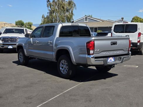 Used 2019 Toyota Tacoma SR5 AWD/4WD image 7
