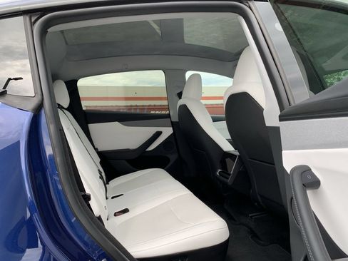 Used 2026 Tesla Model Y 2WD image 17
