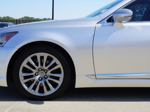 Used 2017 Lexus LS 460 w/ Comfort Package image 10