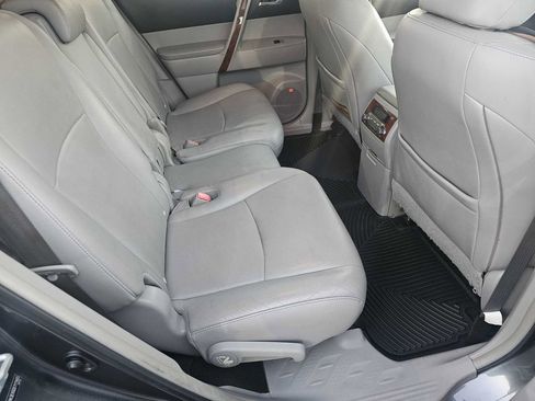 Used 2013 Toyota Highlander Limited image 25