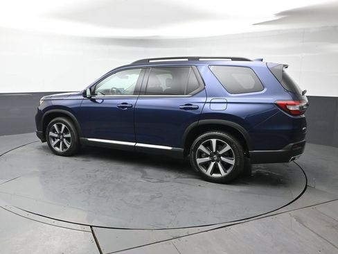 Certified 2024 Honda Pilot Touring image 3