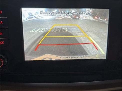 Used 2017 Kia Sorento LX w/ LX Convenience Package image 8