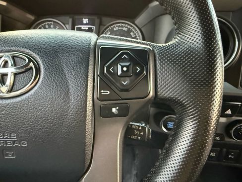 Used 2016 Toyota Tacoma TRD Off-Road w/ Premium & Technology Package image 30