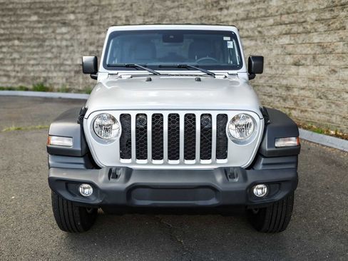 Used 2024 Jeep Wrangler Sport S image 2