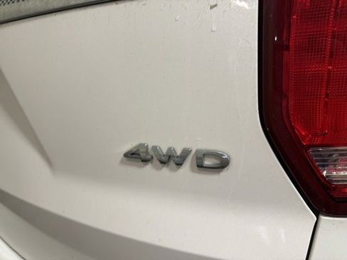 Used 2016 Ford Explorer XLT image 16