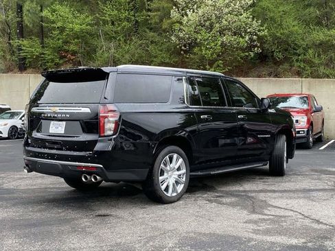 Used 2023 Chevrolet Suburban High Country image 3