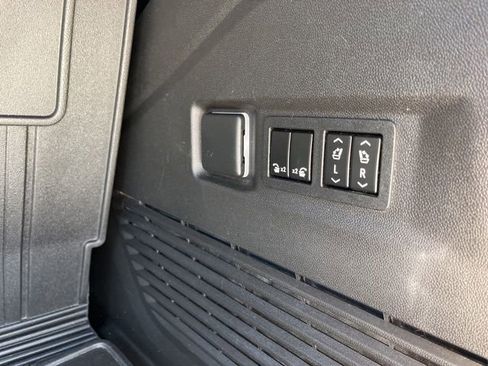 Used 2022 GMC Yukon Denali w/ Denali Premium Package image 50