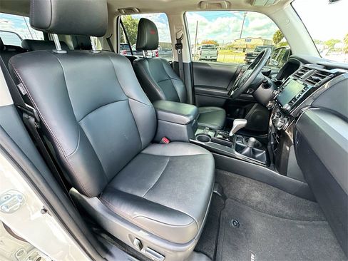 Used 2022 Toyota 4Runner TRD Off-Road Premium image 28