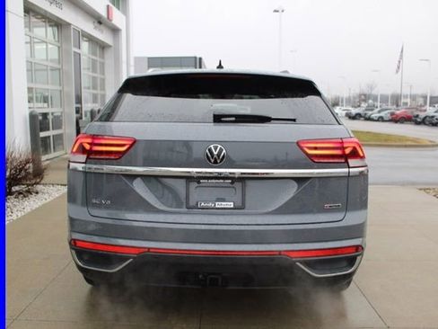 Used 2022 Volkswagen Atlas Cross Sport SE w/ Panoramic Sunroof Package image 7