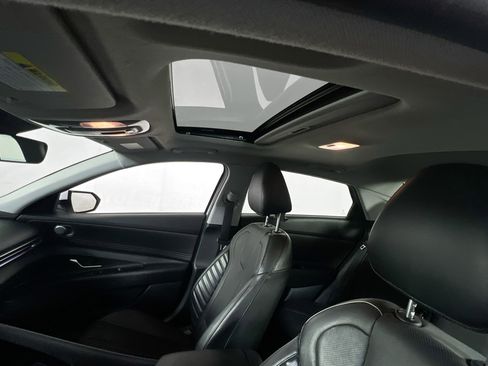 Used 2021 Hyundai Elantra Limited image 23