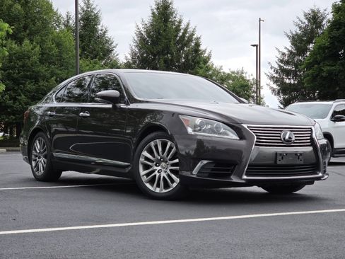 Used 2015 Lexus LS 460 AWD w/ Comfort Package image 2
